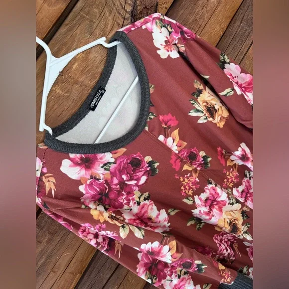 Heimish size 1x Elegant Floral Long Sleeve Top - Pink and Gray - Picture 3 of 4